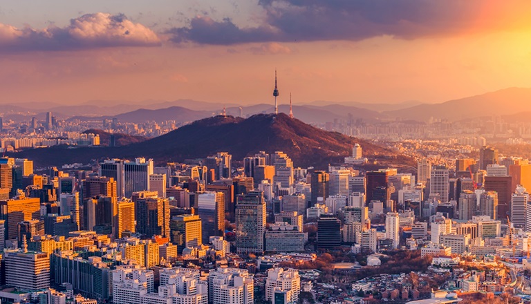 Vue du Mont Fuji et de la ligne d'horizon de Tokyo au crépuscule